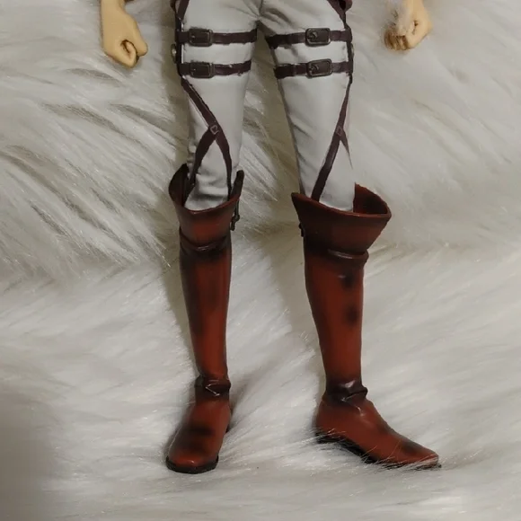 Action Figure with Brown and Yellow Outfit - Picture 3 of 5